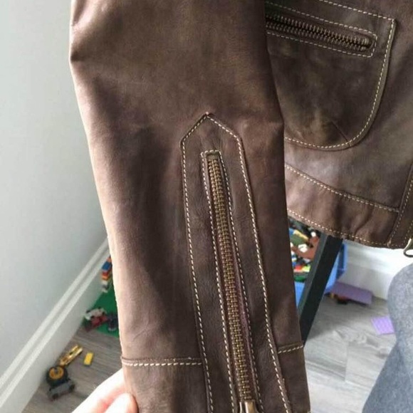 Leather jacket -Roots - Picture 5 of 10